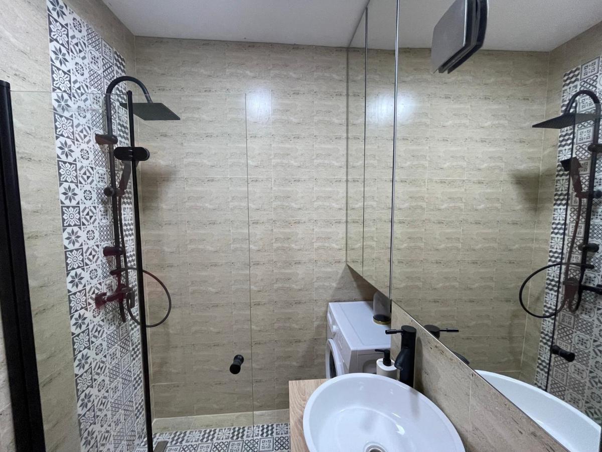 Ruby Luxury Apartment Close To Presidential Palace Bukares Bagian luar foto
